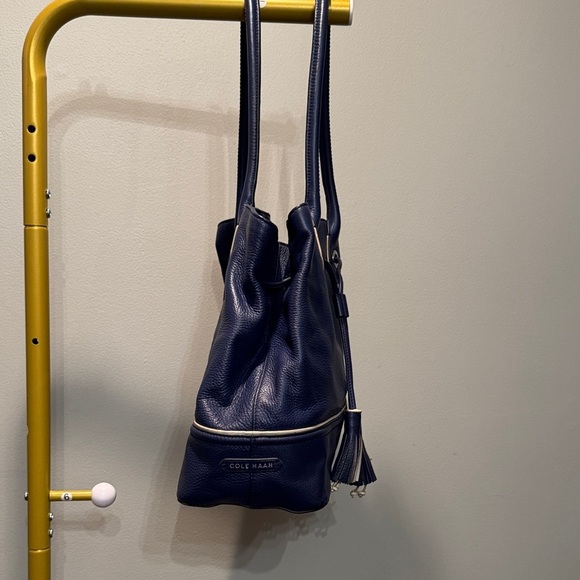 Cole Haan Vintage leather Reiley tassel tote in Navy EUC - Picture 3 of 16